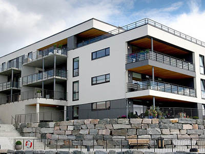 Balkong med søyle i front